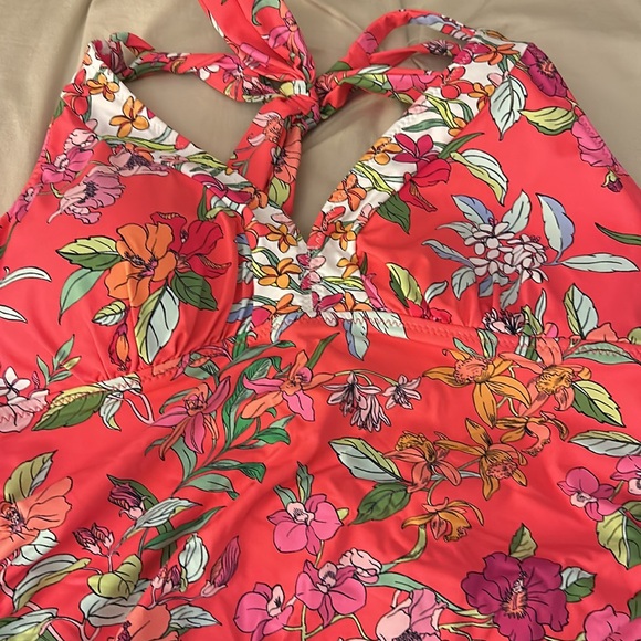 Tommy Bahama reversible tankini. - Picture 2 of 7